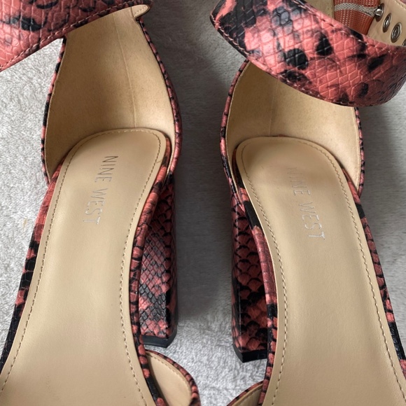 NINE WEST Ankle Strap Shoes 9.5M Alisa Pointed Toe Snakeskin Pumps - Picture 5 of 8